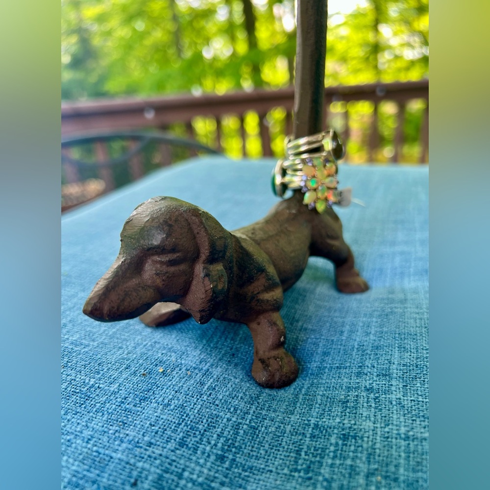 SUPER cute Dachshund Ring Holder in Cast Iron, nwot